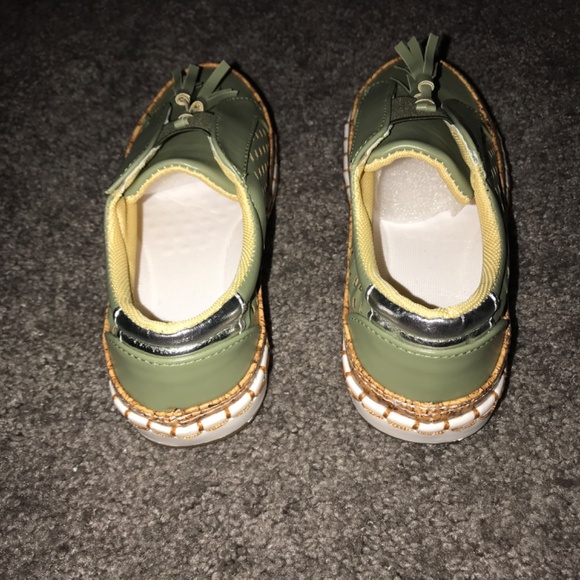 New Slip On Shoes With Tassel Accent - Picture 4 of 6